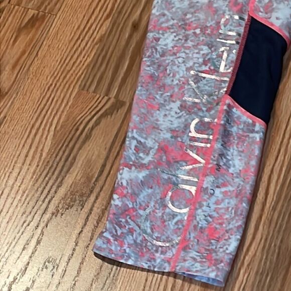 Calvin Klein Performance capri leggings, Pink/coral Marble, Medium - Picture 9 of 9